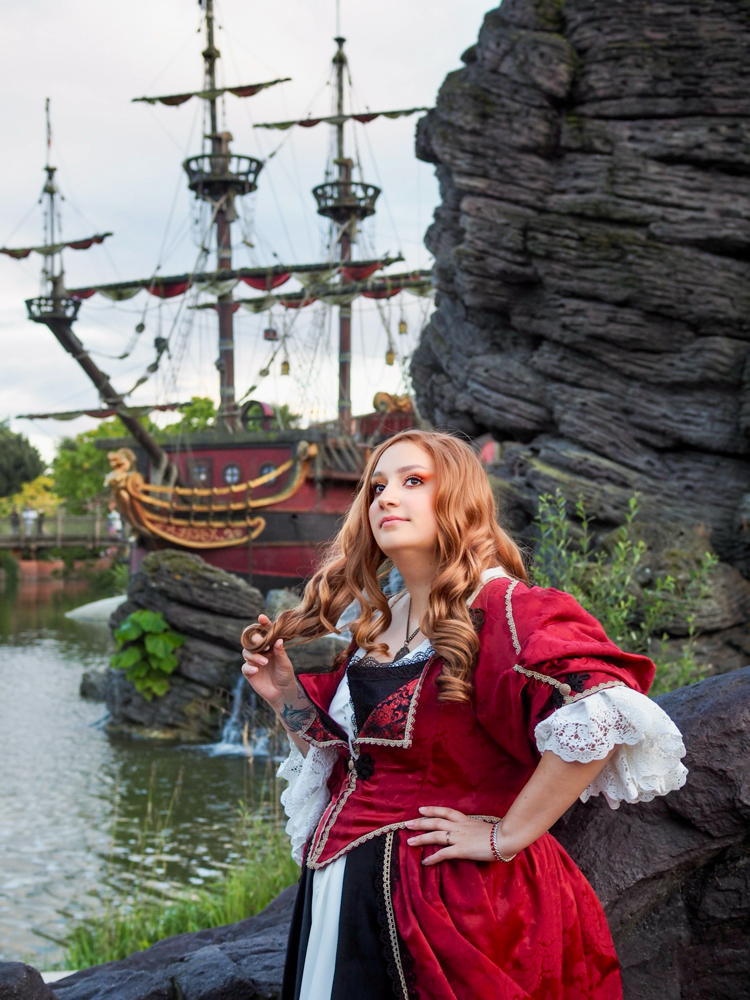 Elisabeth Swann - Photo 19