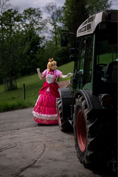 Gum_gum - Peach at the farm 🐮