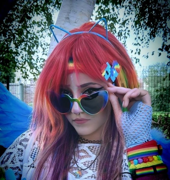 Gwen, Rainbow dash 