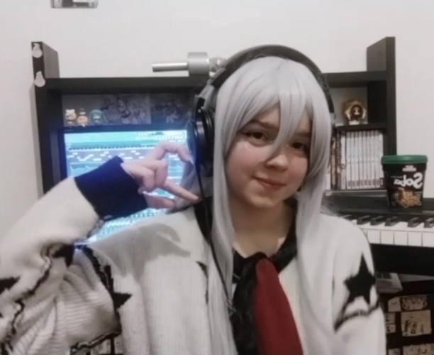 Kanade 🎧🩵 - Photo 3