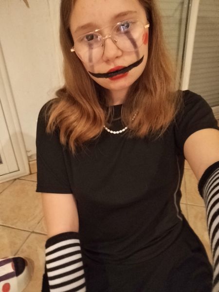 Sarahcos, Puppet