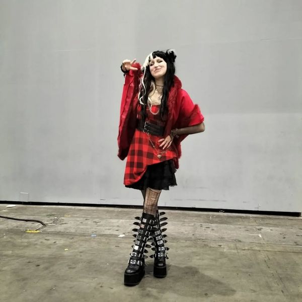 Lightupyourday - Cerise Hood 