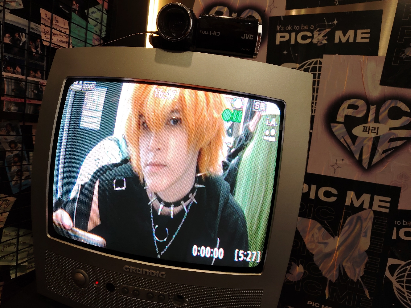 Akito au karaoke — photo 10