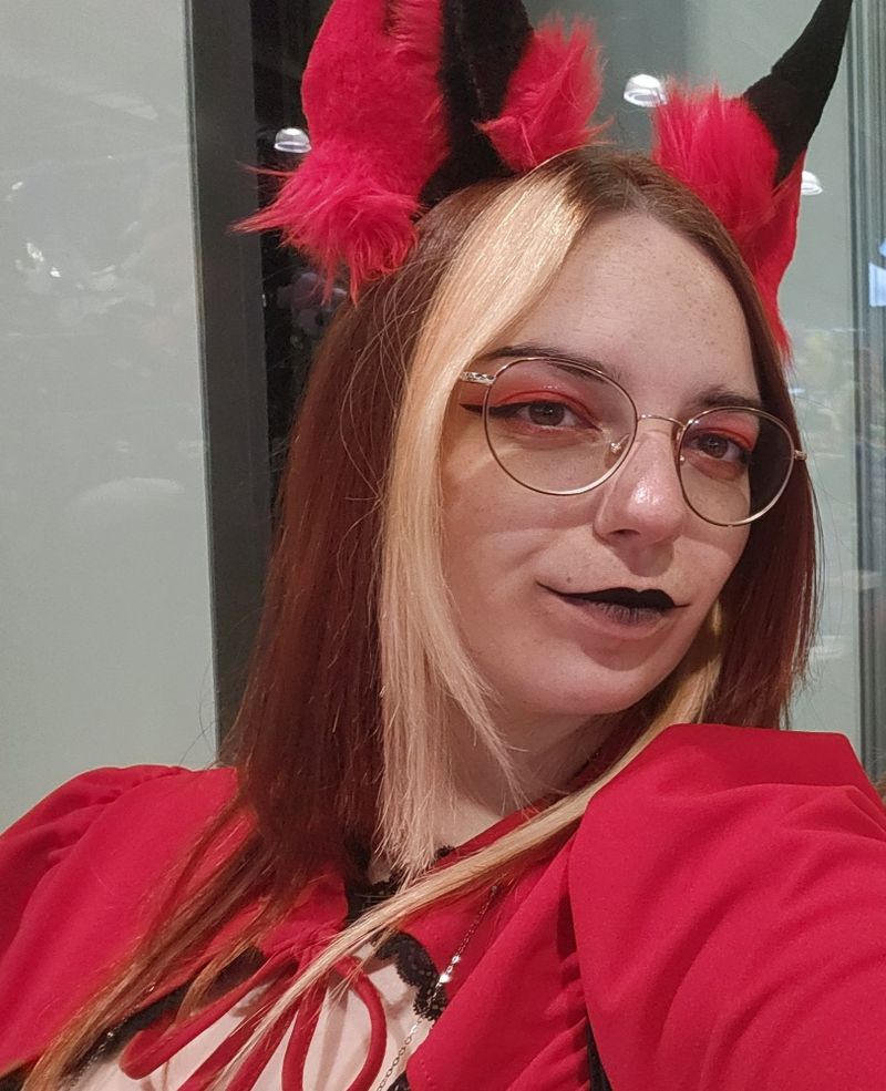 Blackmooonlight – Alastor vers.Fem.