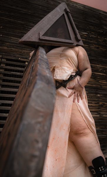 Haru - Pyramid head 