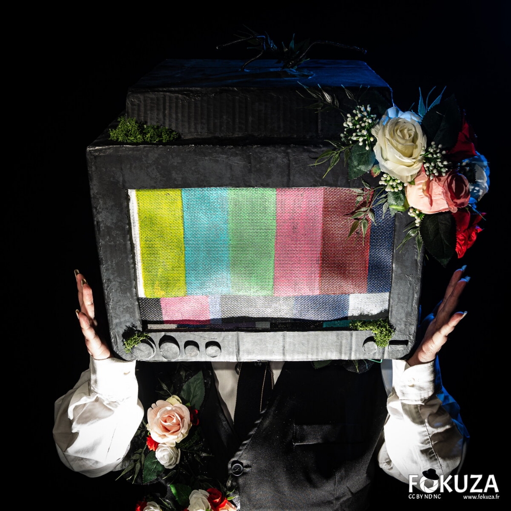 The Announcer - Photo 2