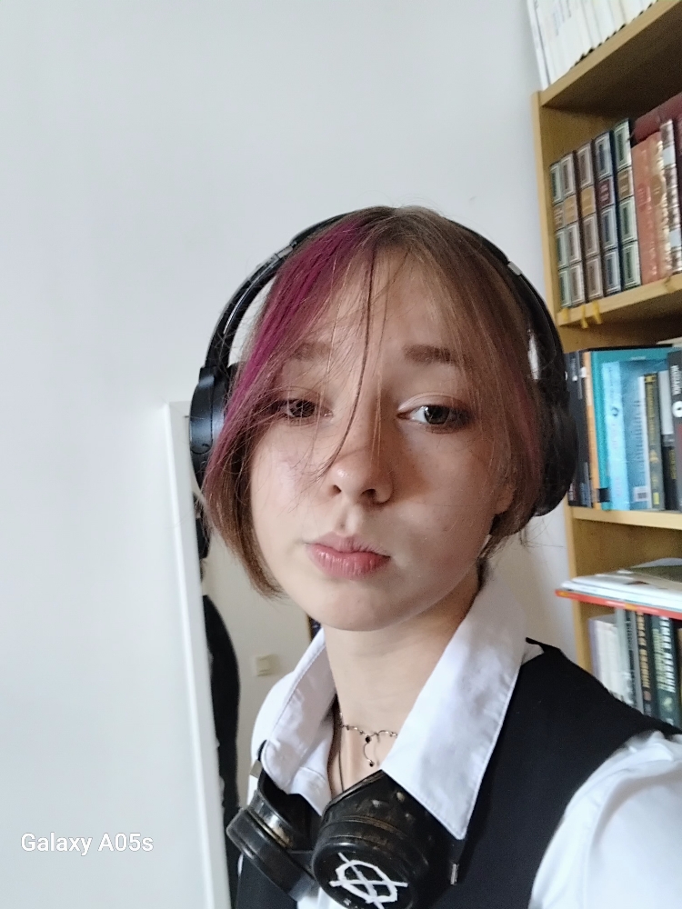 OC Lucia Woods - Photo 7