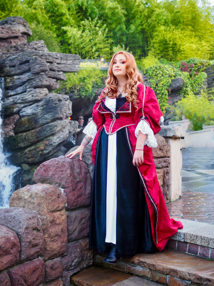 Elisabeth Swann - Photo 25