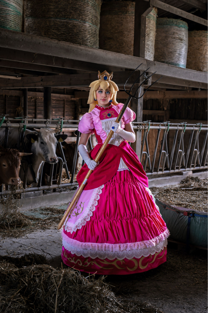 Peach at the farm 🐮 — photo 8