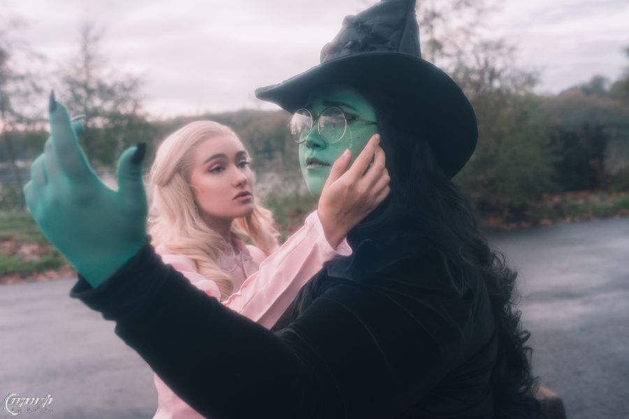 Texou_cosplay - Glinda & Elphaba 