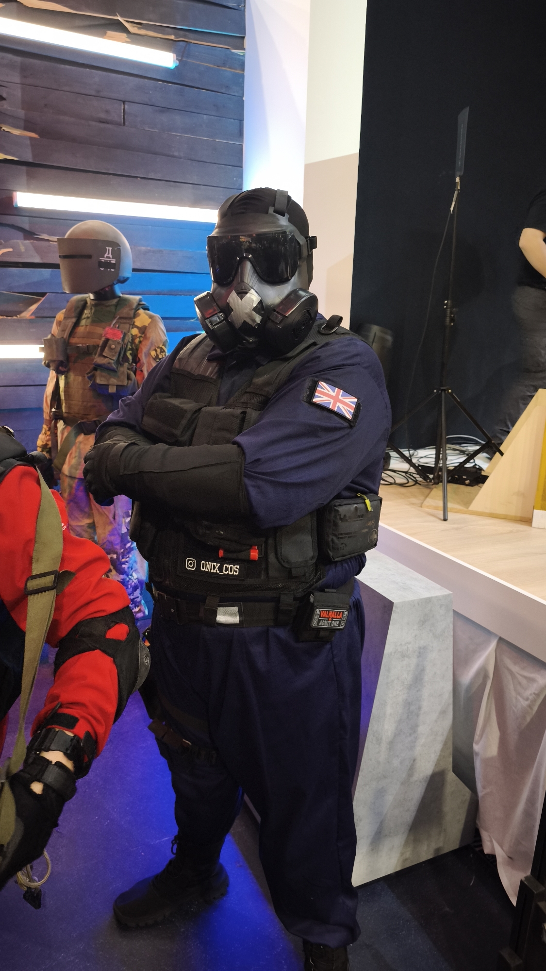 Mute — photo 8