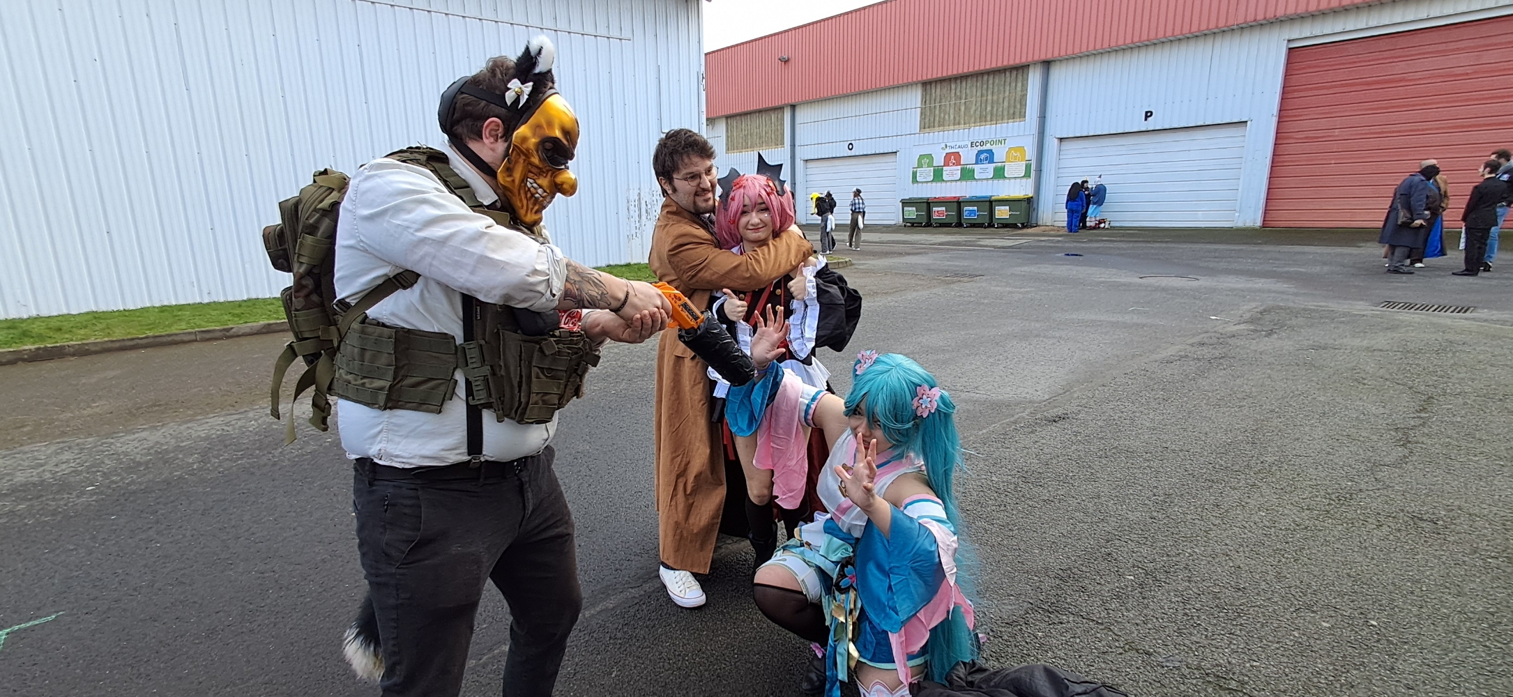 Wolf (golden mask) - Photo 30