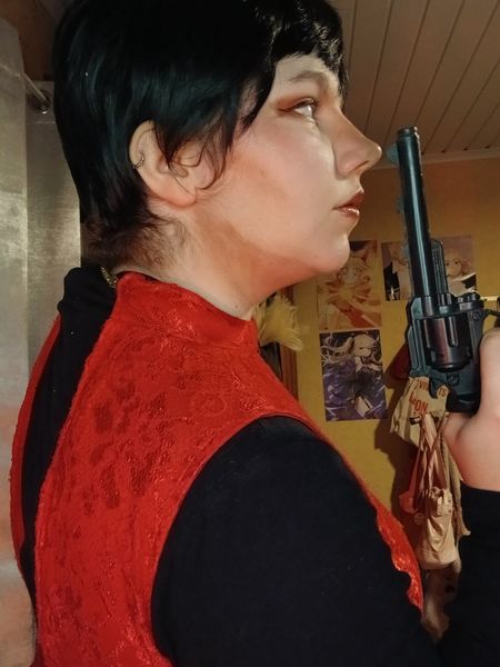 _fluffy_kiddo_ - Ada wong at home