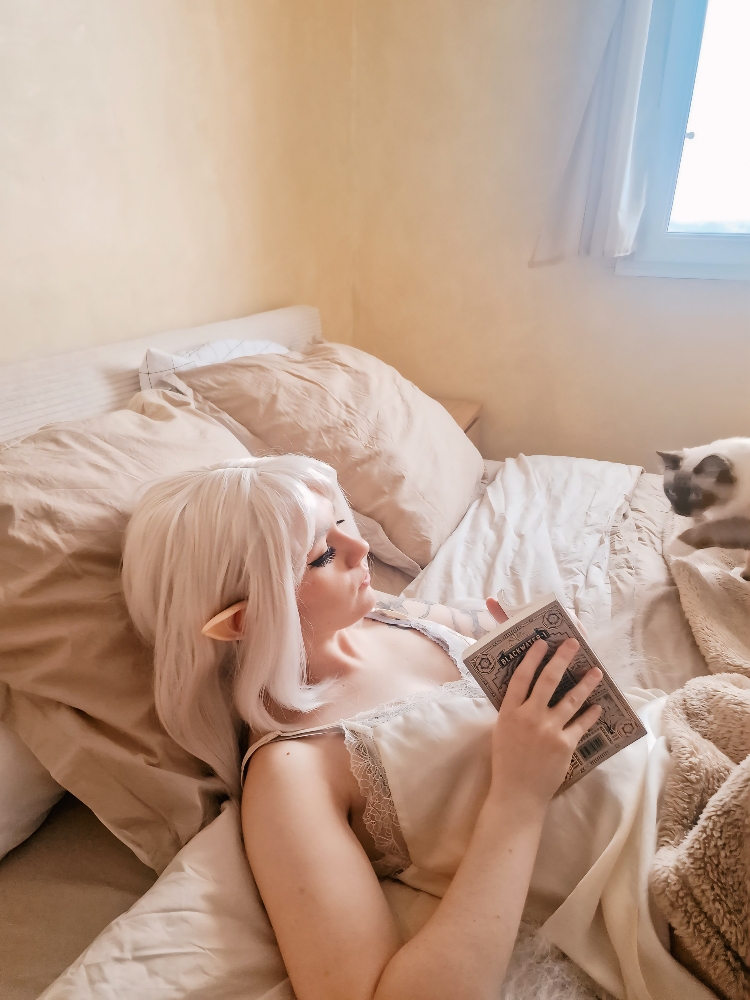 Frieren sleeping - Photo 17