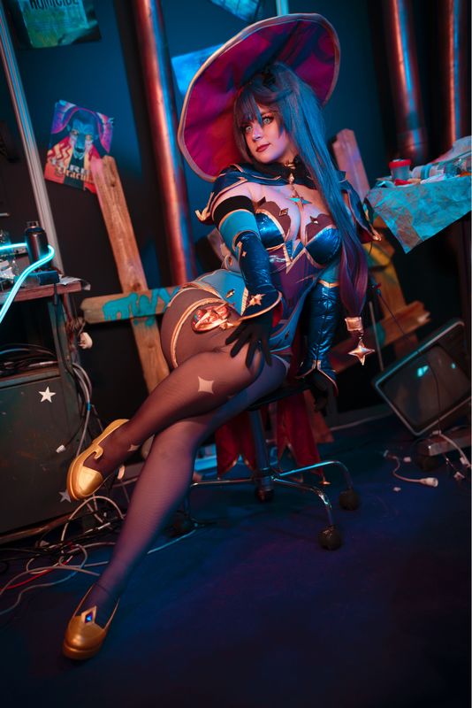 Birdy_cosplay – Mona