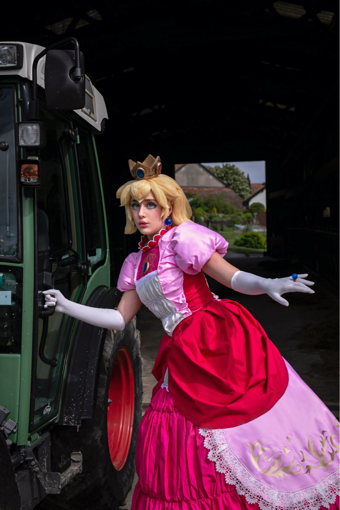 Peach at the farm 🐮 — photo 9