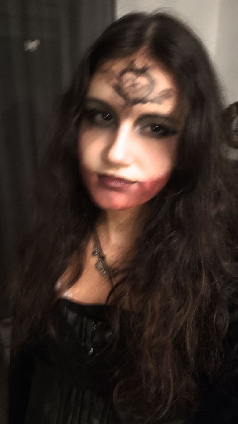 ☆cherry☆ – CassandraDimitrescu 