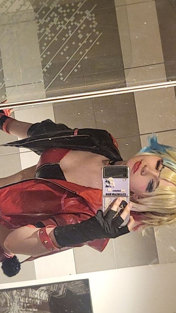 Mae__cosplay - Harley Quinn Isekai
