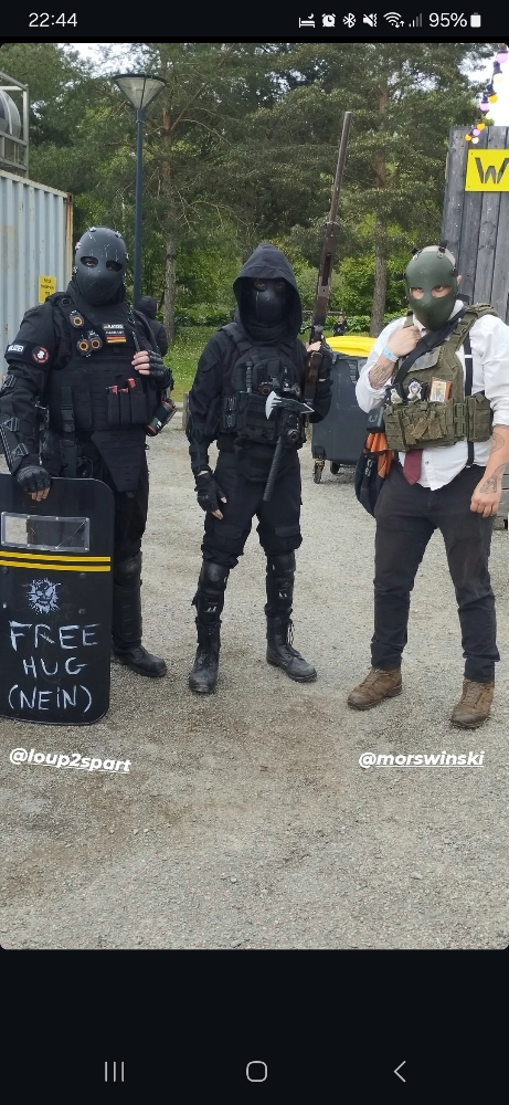 Wolf (golden mask) - Photo 5