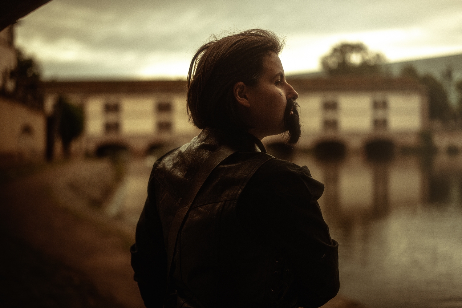 Izzy hand  - Photo 1