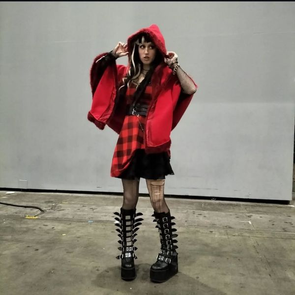 Lightupyourday - Cerise Hood 