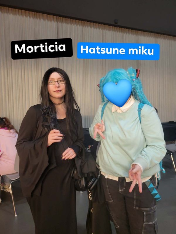 Aliena – Morticia addams