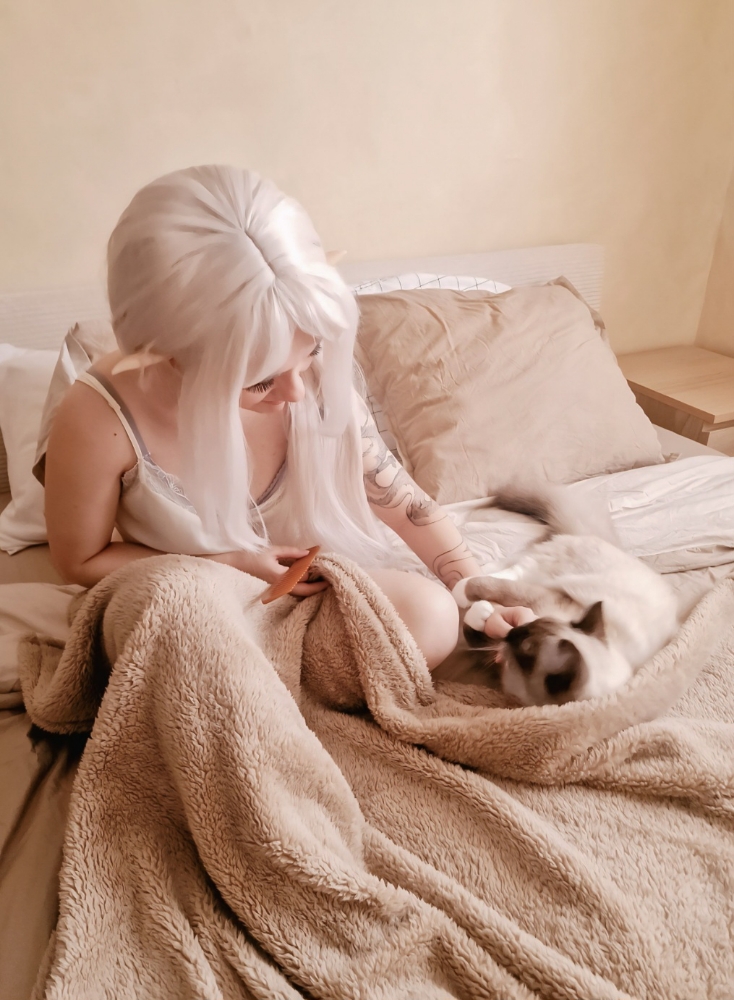 Frieren sleeping - Photo 25