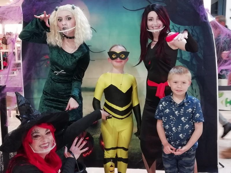 Kuroe_basilys_cosplay_ - Queen Bee Miraculous