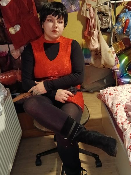 _fluffy_kiddo_ - Ada wong at home