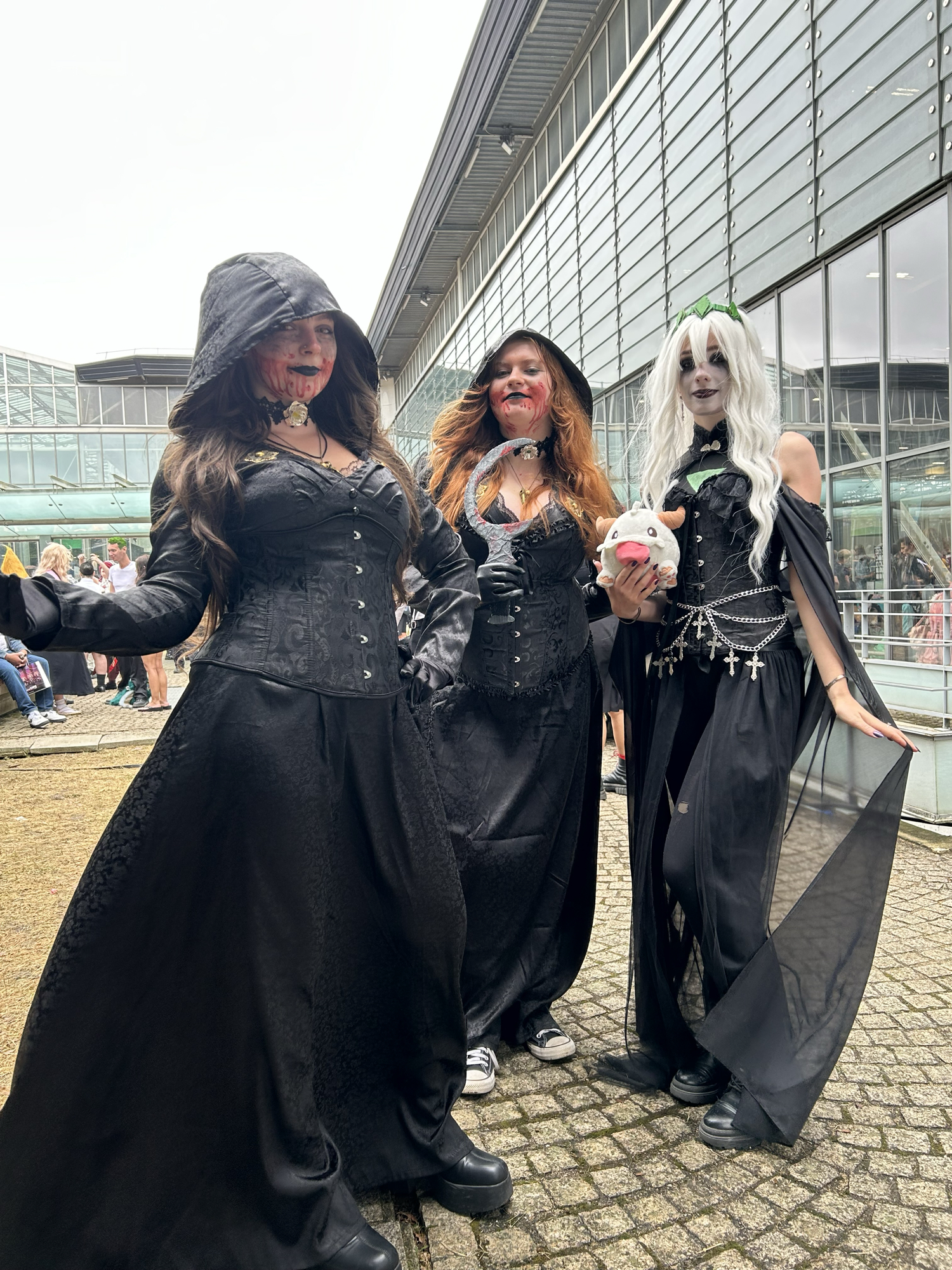 Daniela Dimitrescu 2 - Photo 18