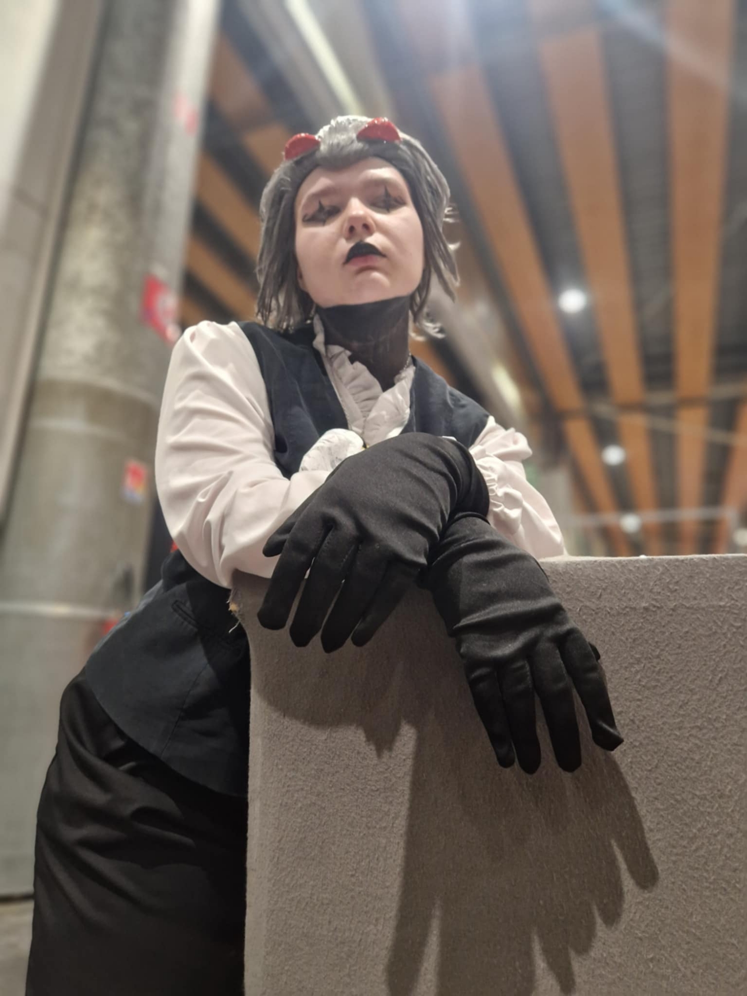 Stolas other outfit - Photo 1