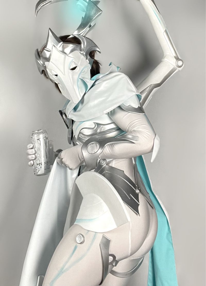 B. – Viktor Monster Ultra