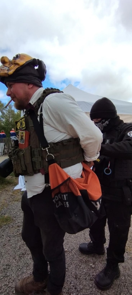 Wolf (golden mask) - Photo 38