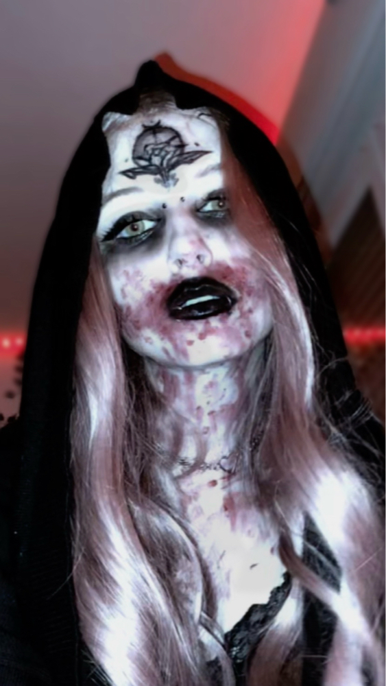 Bela Dimitrescu  - Photo 7