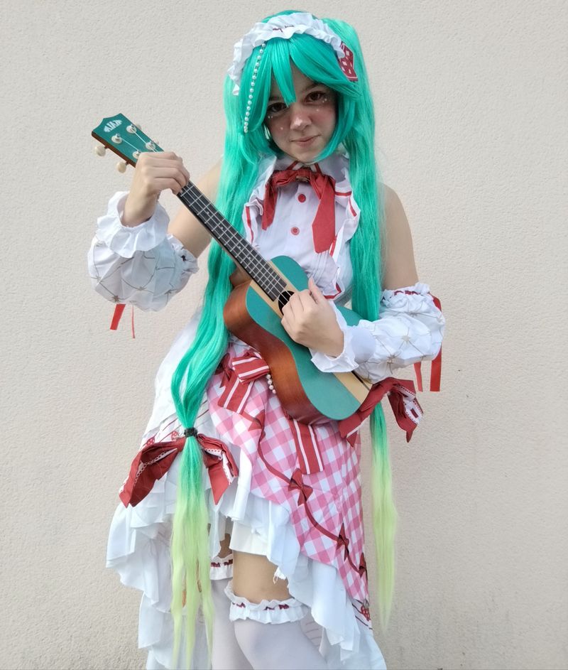 Okuny_cos – Strawberry Miku 🍓💚