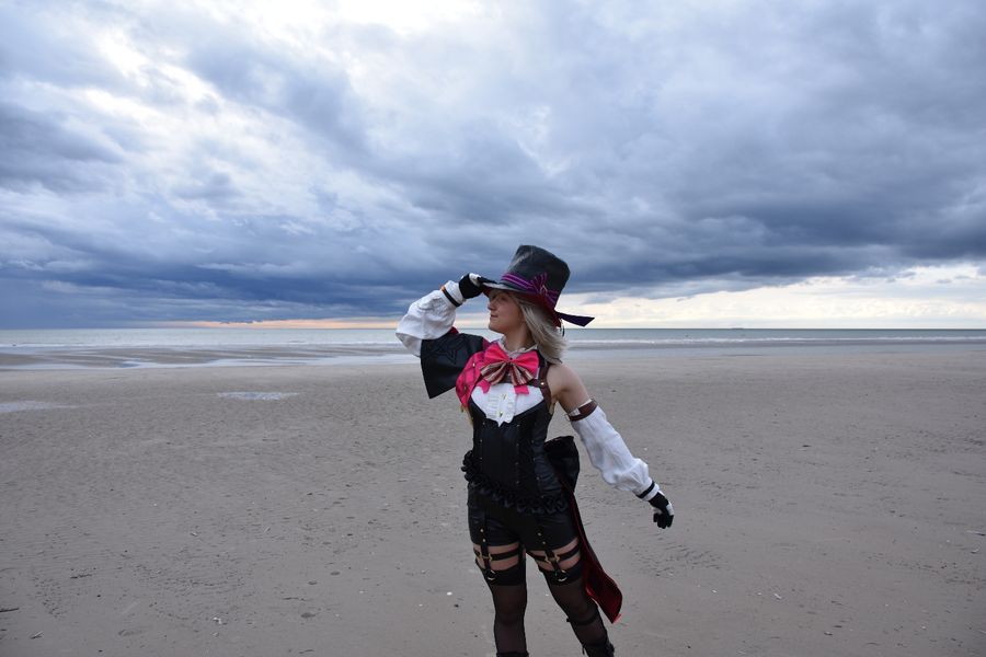 Atlas_cos• - Lyney devant la mer