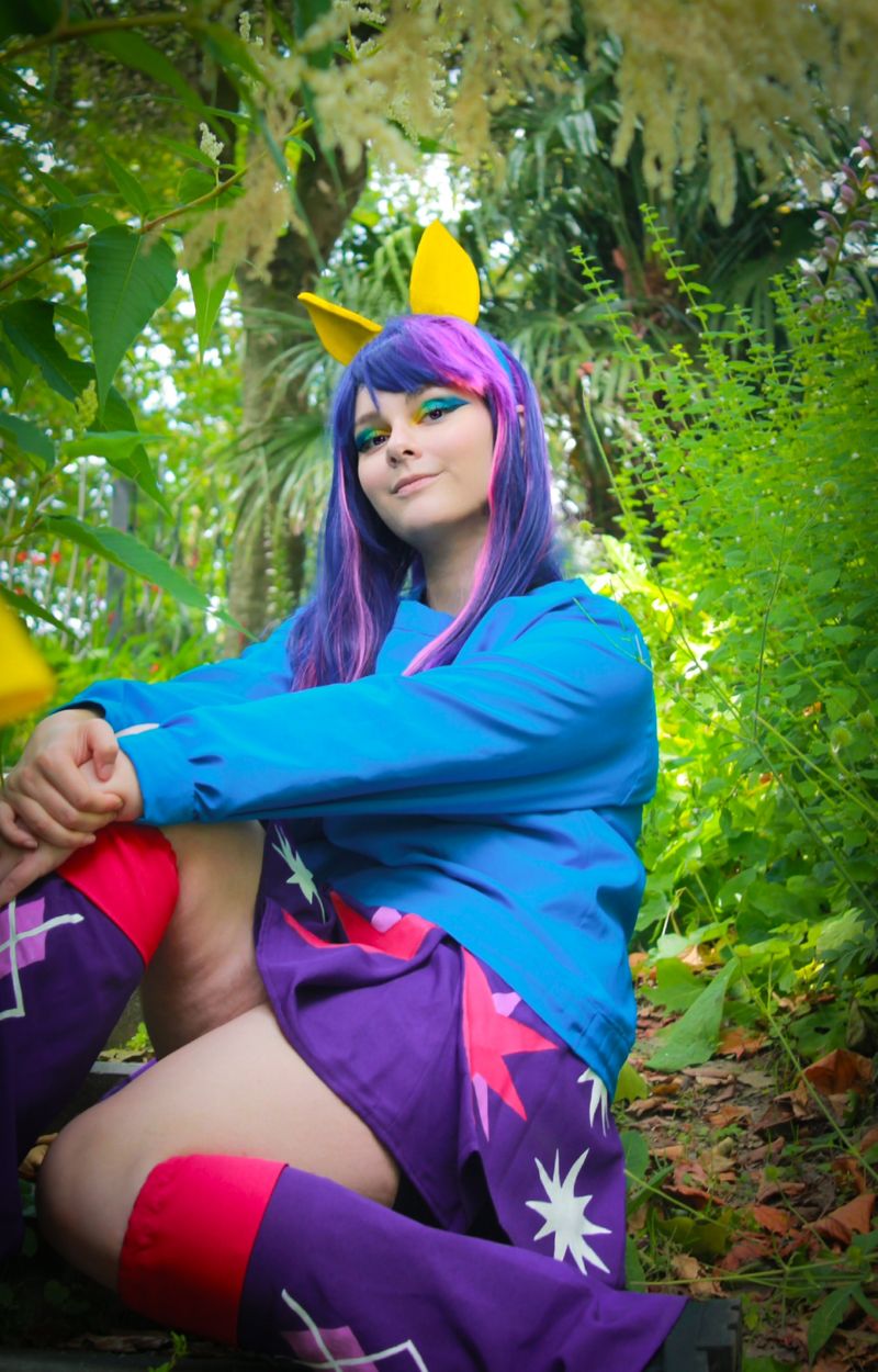 Mushu_bidou – Twilight, Cafétéria 