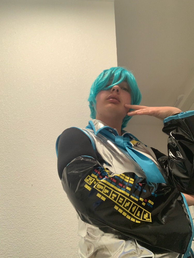 Hatsune Mikuo - Photo 3