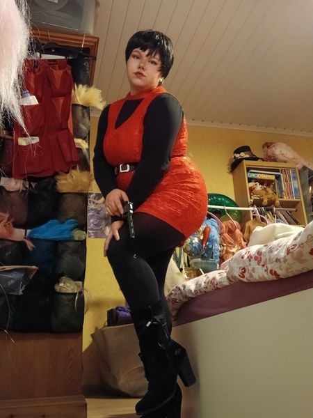 _fluffy_kiddo_ - Ada wong at home
