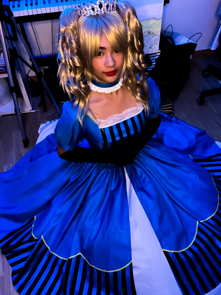 Elisabeth C.M - Photo 6