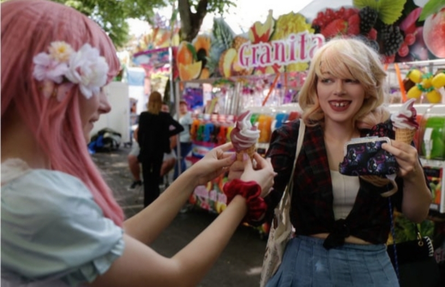 Flutter shy  - Photo 1