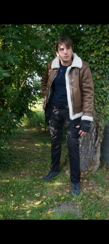 Leon Kennedy — photo 6