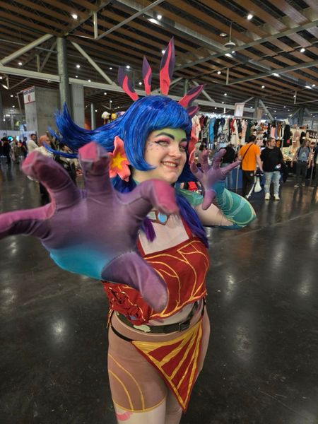 Hebi_scarlet - Neeko