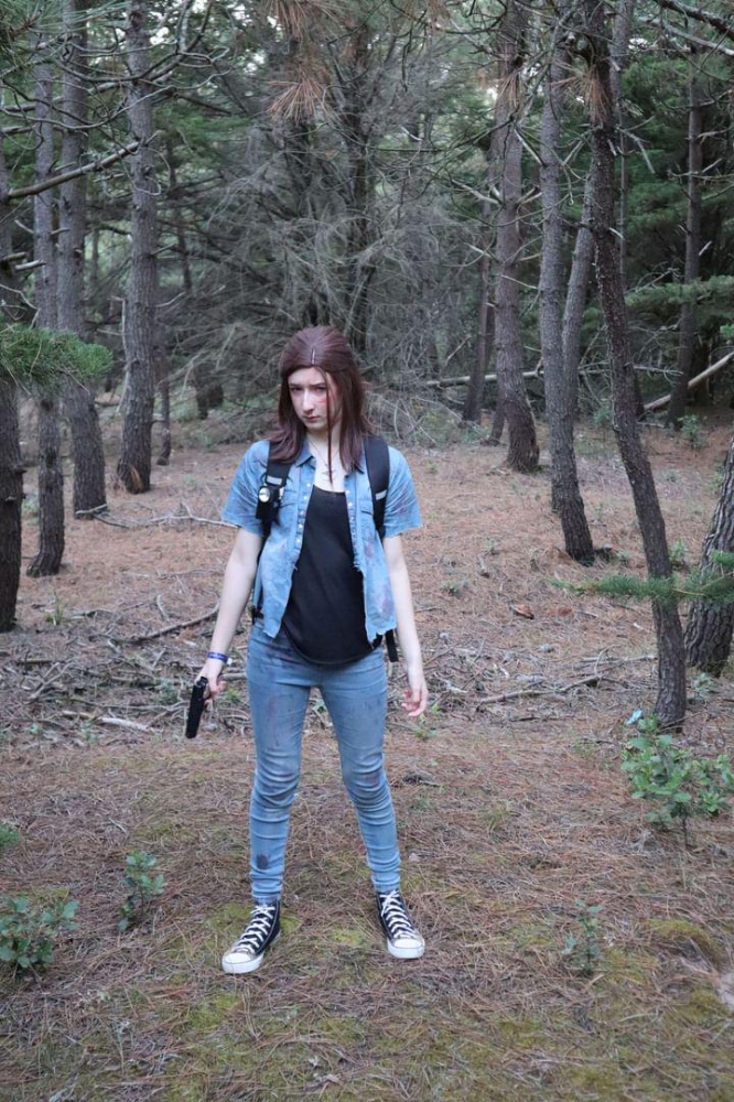 Ellie TLOU2 forest — photo 14