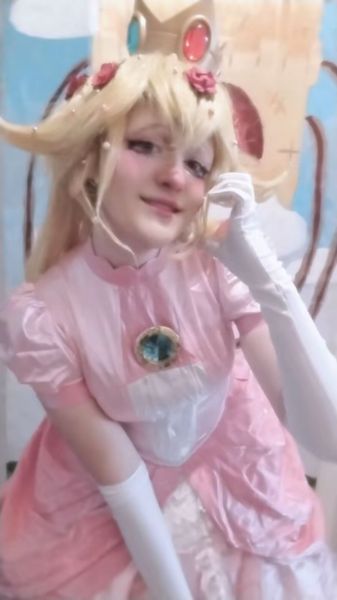 Une_fan_de_fnaf02 - Princesse Peach