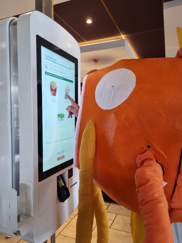 Magicarpe à Macdo - Photo 1