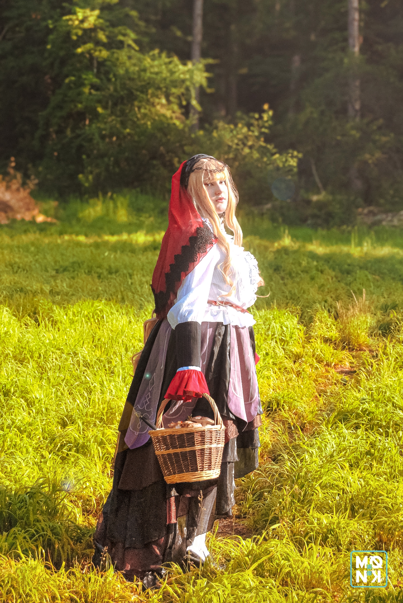 Red Riding Hood - Photo 6