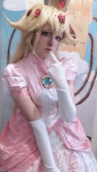 Une_fan_de_fnaf02 - Princesse Peach