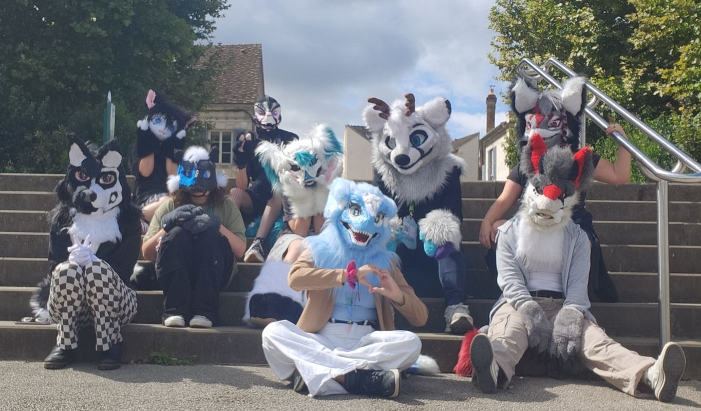 Lucky.floofs – Conv/furmeet 
